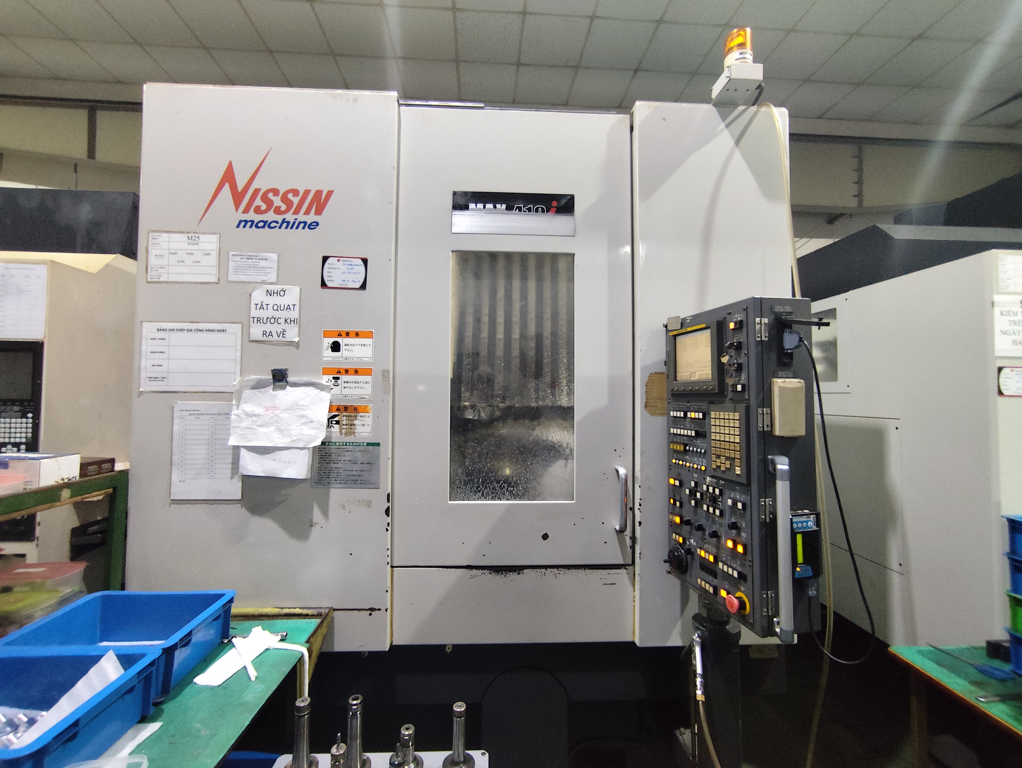 CNC vertical machining center machine 6.jpg